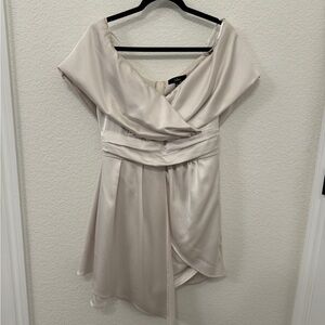 Lulu’s White Off the Shoulder Dress. Size Large.